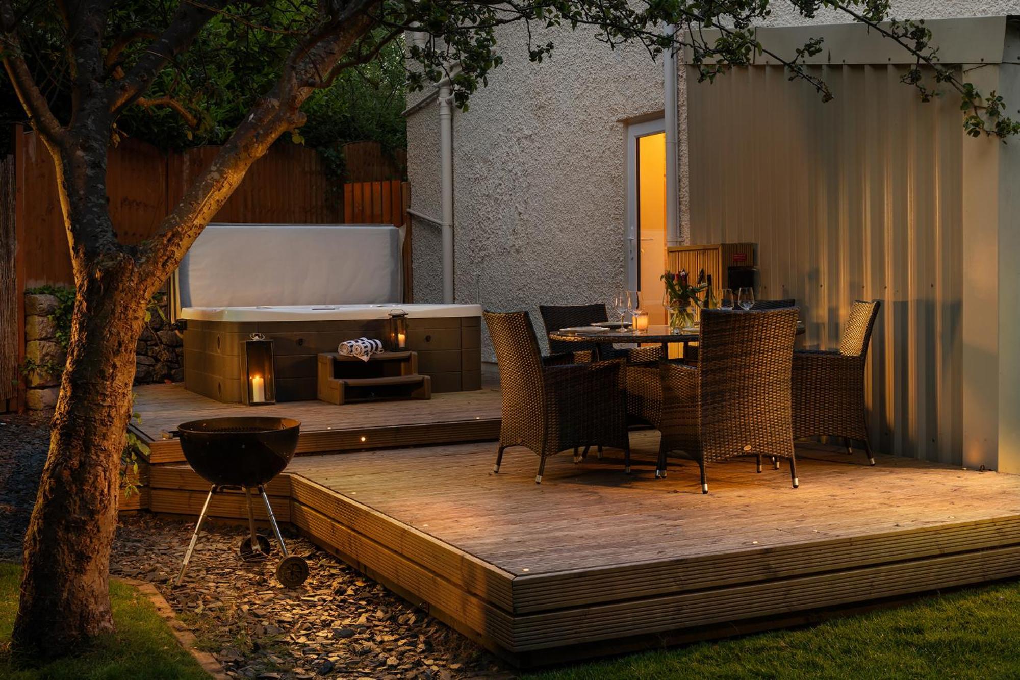 קולווין ביי The Coachhouse - Cottage With Private Hot Tub מראה חיצוני תמונה